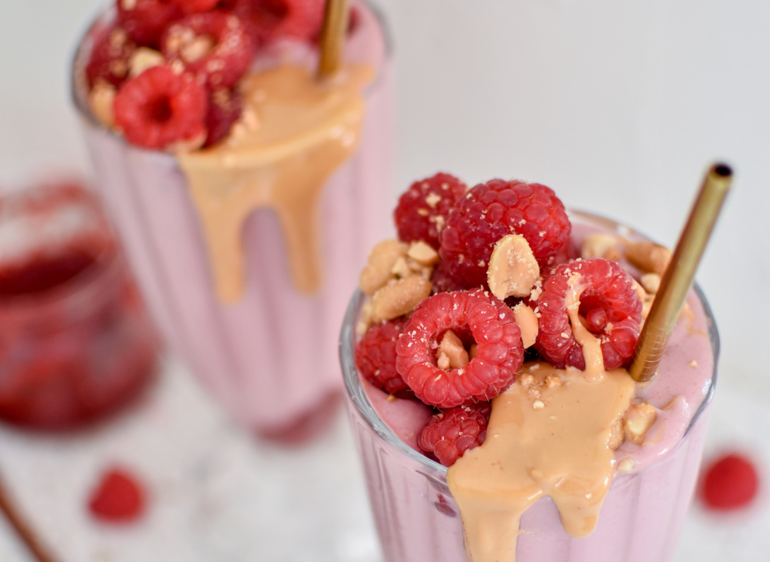 Peanut Butter and Jam Banana Thickshake